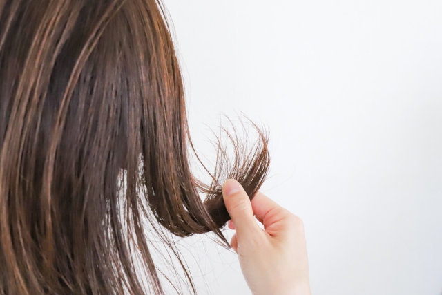 硬い髪の悩みは効果的に解消 硬い髪の原因からイチ押しケア方法まで一挙公開 Navis Healthcare